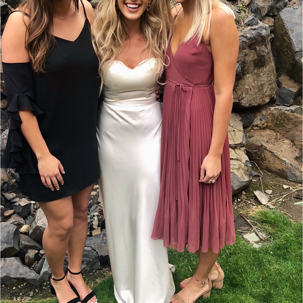 Aritzia dress - Picture 1 of 3